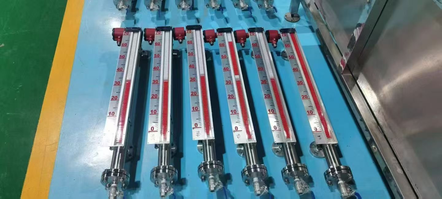 <b>‌辰硕仪器磁翻板液位计+4-20ma+活套法兰DN20+常开磁性开关</b>